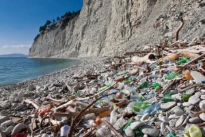Некоторые крымские пляжи завалены мусором