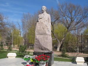Памятник Исмаила Гаспринского в Симферополе 