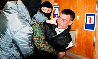 Задержание провокатора из МВД (фото: twitter.com/vo_svoboda)